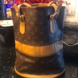 Authentic Louis Vuitton Bucket GUC